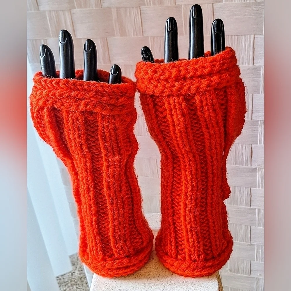 NWT Artisanal Fingerless Gloves